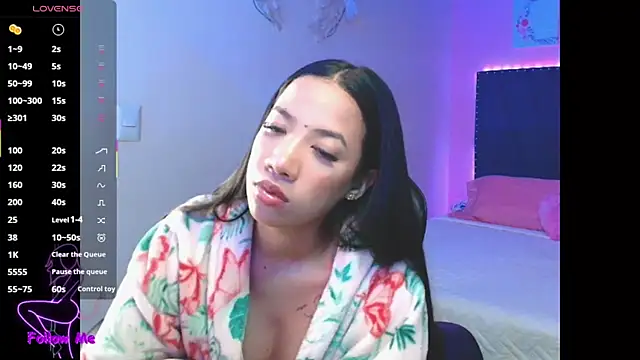 Snapshot of SallyWhitee chatting on September 22, 2025, 3:45 am SallyWhitee online show from September 22, 2025, 3:45 am