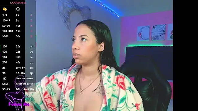 Snapshot of SallyWhitee chatting on December 18, 2025, 4:17 am SallyWhitee online show from December 18, 2025, 4:17 am