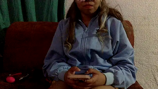 Snapshot of sharonlopez9611 chatting on February 22, 2025, 5:12 am sharonlopez9611 online show from February 22, 2025, 5:12 am
