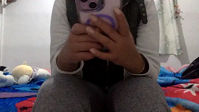 sharonlopez9611 online show from December 21, 2025, 3:30 am