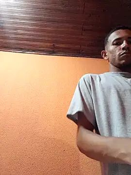 Snapshot of Mineirinho043 chatting on February 27, 2025, 12:03 am Mineirinho043 online show from February 27, 2025, 12:03 am