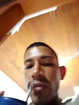 Snapshot of Mineirinho043 chatting on February 28, 2025, 2:42 am Mineirinho043 online show from February 28, 2025, 2:42 am