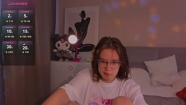 Mia Luw online show from October 12, 2025, 4:47 am