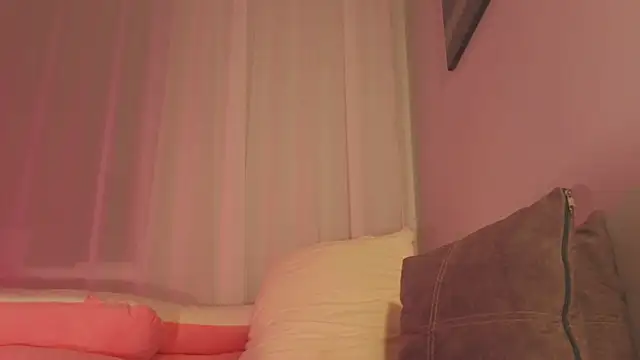 Snapshot of Mia_Luw chatting on June 14, 2026, 3:24 pm Mia Luw online show from June 14, 2026, 3:24 pm