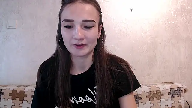 Snapshot of RoyalDessertt chatting on November 12, 2025, 8:18 am RoyalDessertt online show from November 12, 2025, 8:18 am