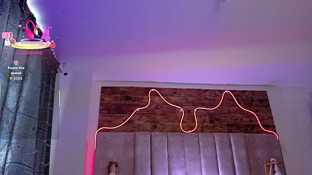 Alektra bryce online show from October 24, 2025, 7:35 pm