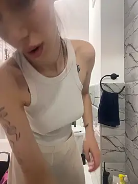Celine Roxelle online show from May 31, 2026, 5:51 pm