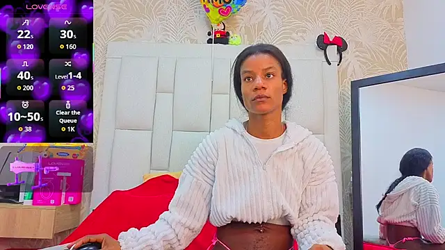 dafnnelewis online show from April 16, 2026, 11:44 am