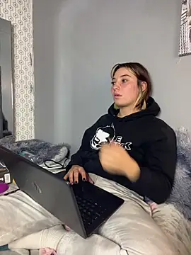 Snapshot of Maggie_Geller chatting on March 5, 2025, 11:27 pm Maggie Geller online show from March 5, 2025, 11:27 pm