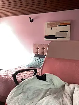 Isabella Rizzo online show from February 10, 2025, 6:56 pm