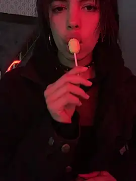 Isabella Rizzo online show from March 6, 2025, 9:53 pm