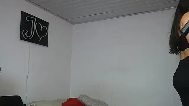 AliciaNess7 online show from May 25, 2026, 7:56 pm
