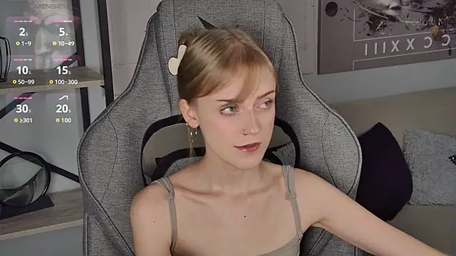 KiraMontoya online show from July 1, 2026, 8:42 pm