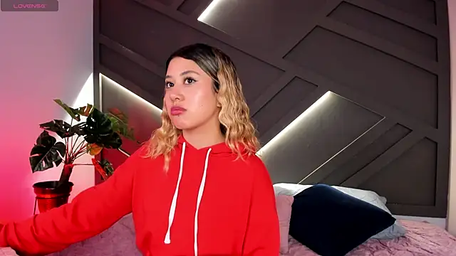 cloe palmer online show from March 4, 2025, 9:22 pm