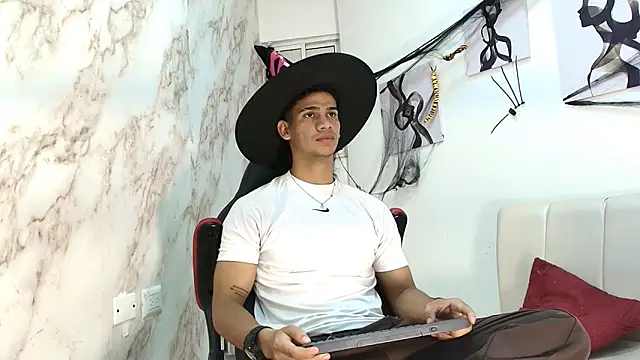 ANDRES STUD online show from October 20, 2025, 4:47 am