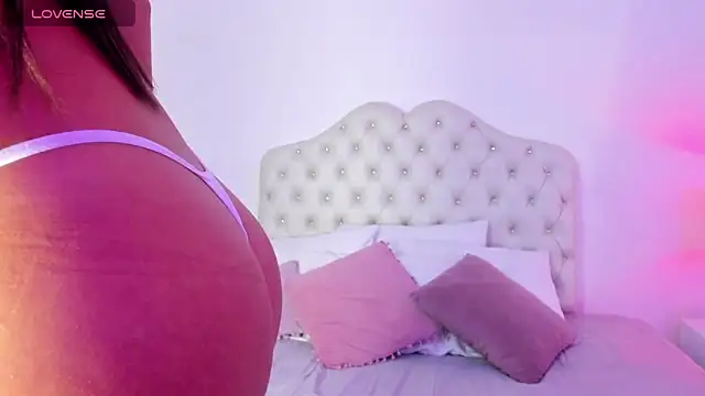Snapshot of FelicityAdams chatting on February 17, 2025, 1:00 pm FelicityAdams online show from February 17, 2025, 1:00 pm