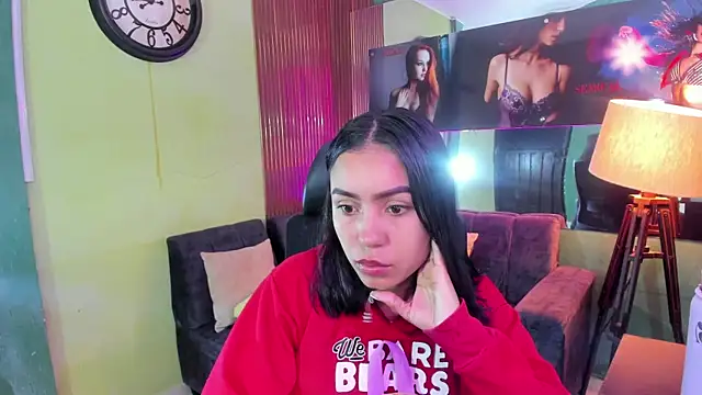 Snapshot of julieta_fn chatting on June 8, 2026, 1:44 pm julieta fn online show from June 8, 2026, 1:44 pm