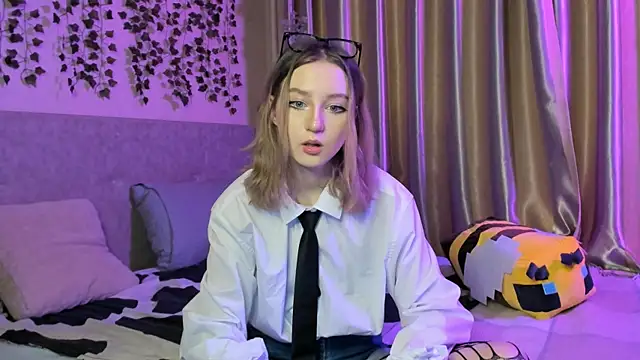 Snapshot of margorazentals chatting on February 28, 2025, 4:42 pm margorazentals online show from February 28, 2025, 4:42 pm