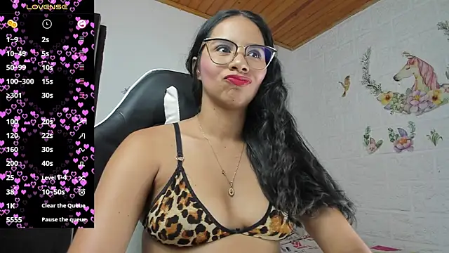 alisson hoffman05 online show from May 15, 2026, 11:36 pm