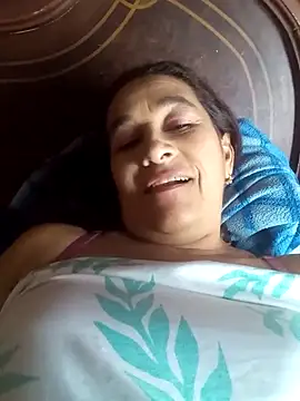 Snapshot of Lady_Mom chatting on February 14, 2025, 6:51 pm Lady Mom online show from February 14, 2025, 6:51 pm