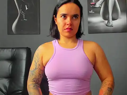 karlyjons12 online show from November 6, 2025, 12:31 pm