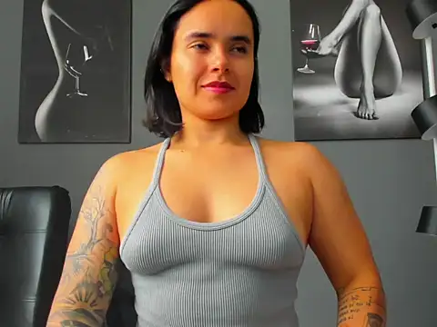 karlyjons12 online show from October 27, 2025, 4:19 pm