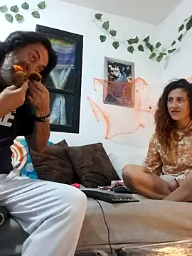 Snapshot of jeans_and_emma chatting on October 22, 2025, 12:32 am jeans and emma online show from October 22, 2025, 12:32 am