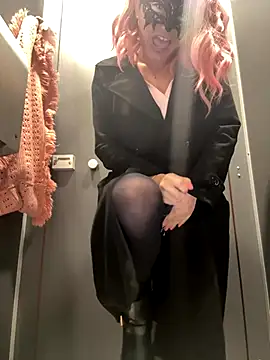 Loveblackzilla online show from November 25, 2025, 1:11 pm