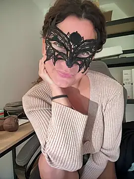 Loveblackzilla online show from April 3, 2026, 12:33 pm