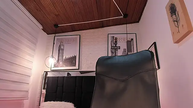 Snapshot of tylla_ chatting on September 10, 2025, 3:49 am tylla online show from September 10, 2025, 3:49 am