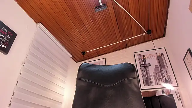 Snapshot of tylla_ chatting on September 20, 2025, 8:14 pm tylla online show from September 20, 2025, 8:14 pm