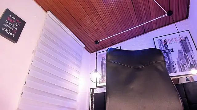 Snapshot of tylla_ chatting on September 13, 2025, 3:39 am tylla online show from September 13, 2025, 3:39 am