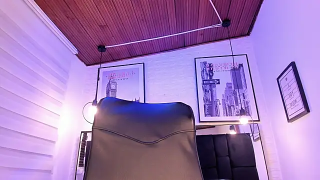 Snapshot of tylla_ chatting on October 17, 2025, 4:05 am tylla online show from October 17, 2025, 4:05 am