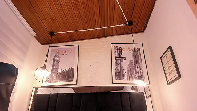 Snapshot of tylla_ chatting on October 11, 2025, 8:21 pm tylla online show from October 11, 2025, 8:21 pm