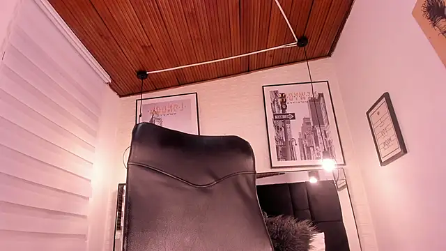 Snapshot of tylla_ chatting on September 30, 2025, 3:23 am tylla online show from September 30, 2025, 3:23 am