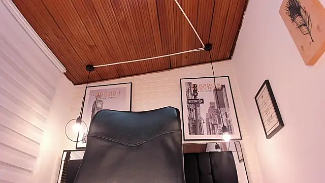 Snapshot of tylla_ chatting on September 22, 2025, 3:45 am tylla online show from September 22, 2025, 3:45 am