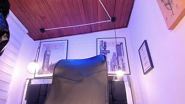 Snapshot of tylla_ chatting on October 2, 2025, 4:05 am tylla online show from October 2, 2025, 4:05 am