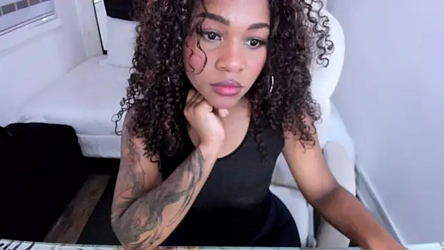 Snapshot of tylla_ chatting on March 14, 2025, 7:01 pm tylla online show from March 14, 2025, 7:01 pm