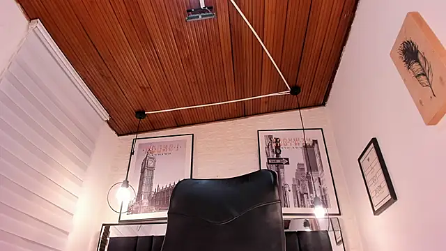 Snapshot of tylla_ chatting on September 24, 2025, 3:02 am tylla online show from September 24, 2025, 3:02 am