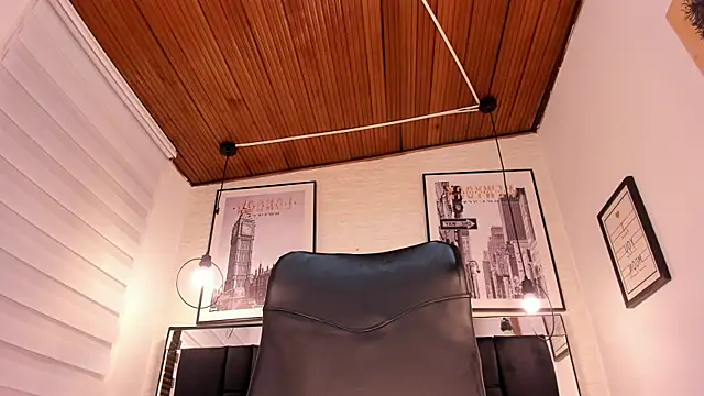 Snapshot of tylla_ chatting on October 10, 2025, 4:13 am tylla online show from October 10, 2025, 4:13 am