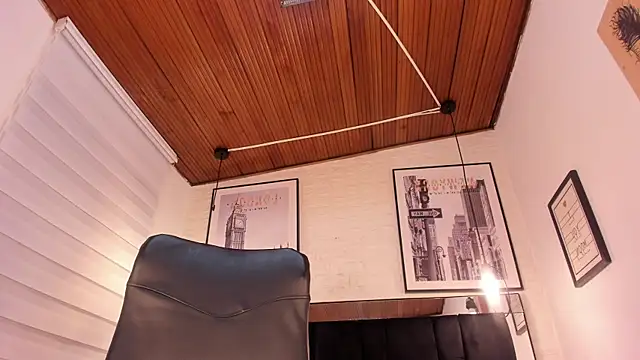 Snapshot of tylla_ chatting on October 8, 2025, 3:52 am tylla online show from October 8, 2025, 3:52 am