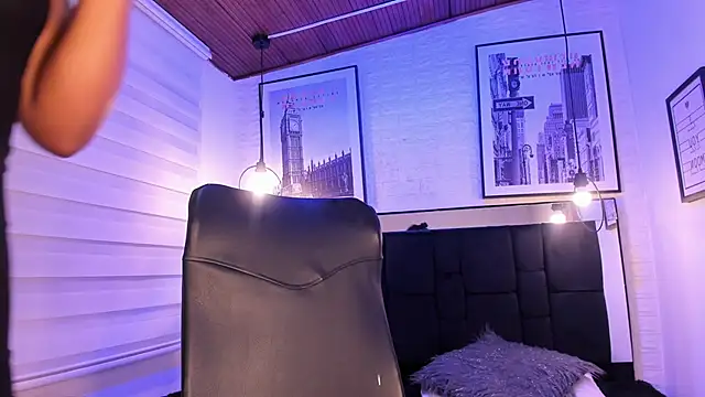 Snapshot of tylla_ chatting on October 15, 2025, 4:11 am tylla online show from October 15, 2025, 4:11 am