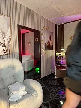 Snapshot of Madissonlove_1 chatting on June 4, 2026, 12:26 am Madissonlove 1 online show from June 4, 2026, 12:26 am