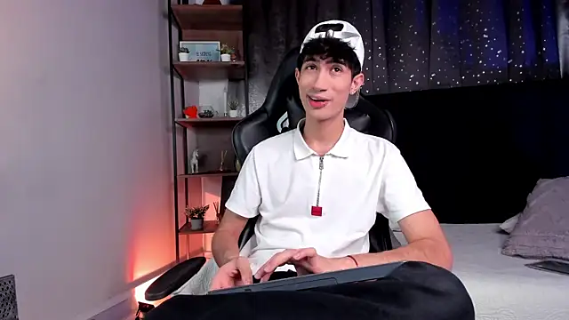 NovaaWheler online show from November 29, 2025, 8:09 pm