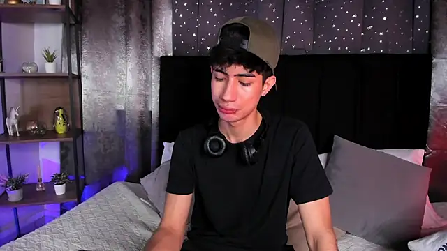 NovaaWheler online show from October 31, 2025, 12:57 pm