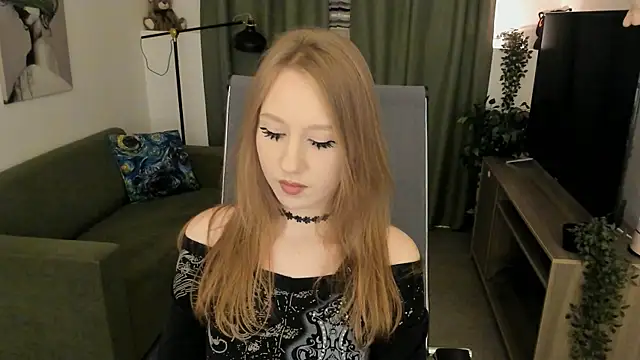 DariaTate online show from July 7, 2026, 11:47 am