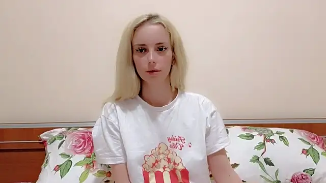 Snapshot of ChristiHanson chatting on April 11, 2026, 1:24 am ChristiHanson online show from April 11, 2026, 1:24 am