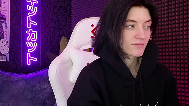 roxy riot  online show from March 11, 2025, 7:46 am