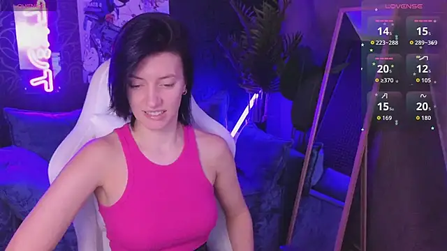 roxy riot  online show from April 15, 2026, 1:33 am