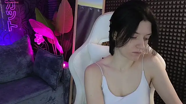 roxy riot  online show from September 29, 2025, 1:23 am